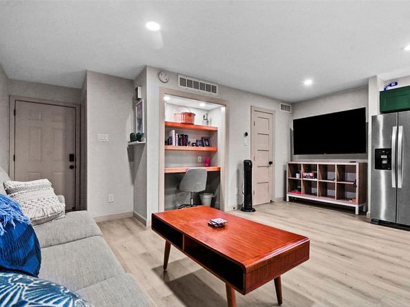 1840 Burton DR 192, Austin TX 78741