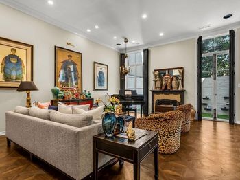 3802 S Versailles Avenue 