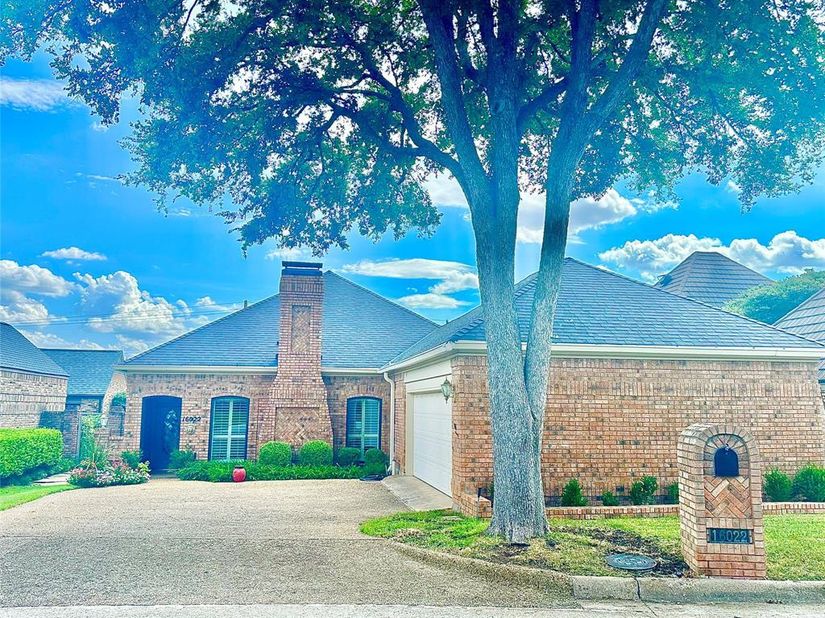 16022  Chalfont Circle , Dallas Texas 75248