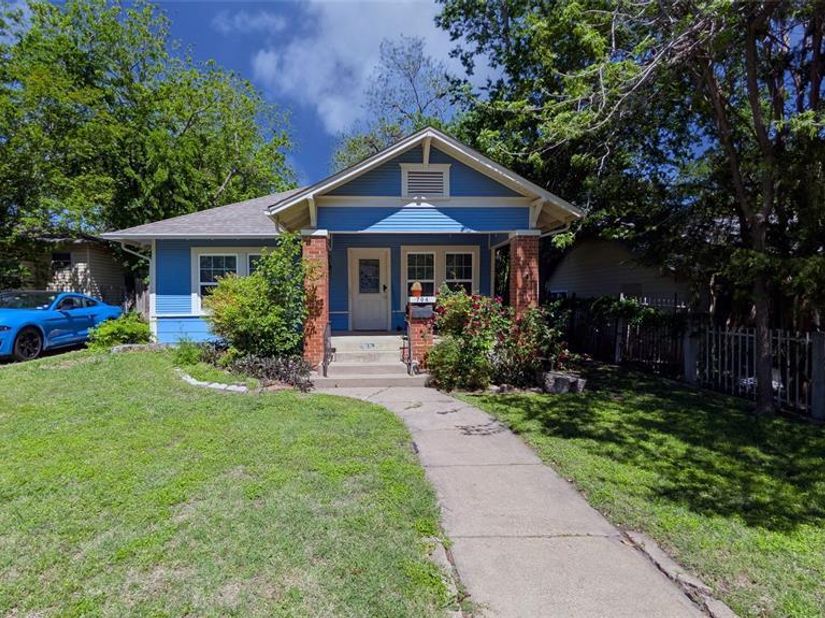 704  Cameron Avenue , Dallas Texas 75223