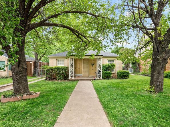 412 N Montreal  , Dallas Texas 75208