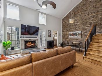 6016 E Mockingbird Lane 