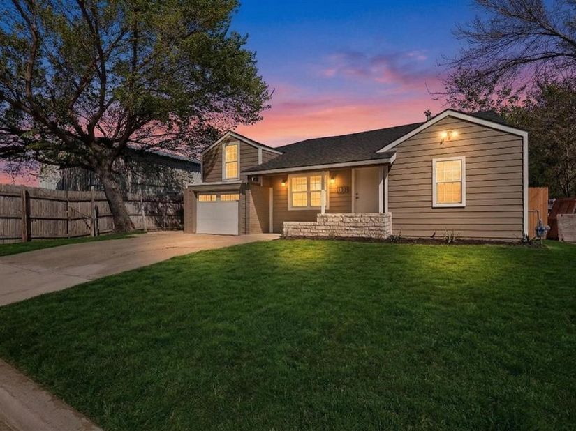 102 S Tillery Avenue , Dallas Texas 75211