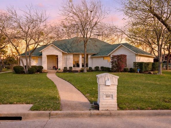 809  Majestic Oaks Court , Mansfield Texas 76063