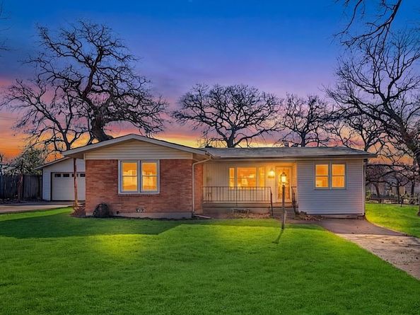 312 E Ellen Avenue , Hurst Texas 76053