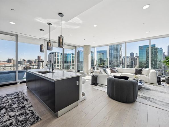 3130 N Harwood Street  1606, Dallas Texas 75201