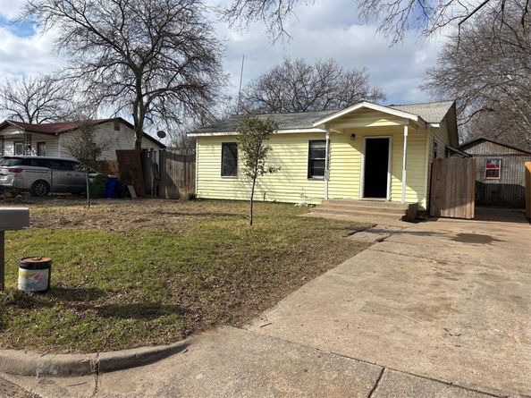 825  Clyde Street , White Settlement Texas 76108