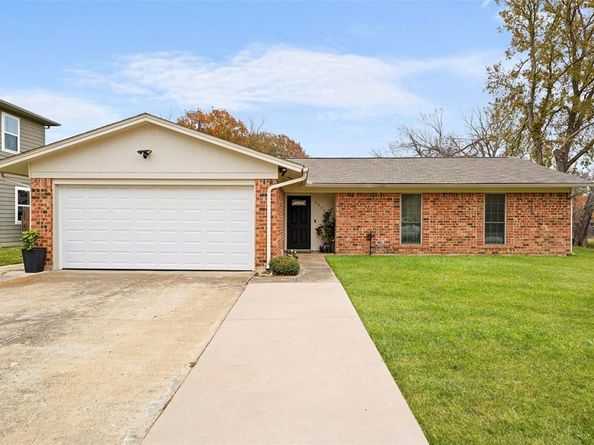 3304  Huisache Street , Denton Texas 76209