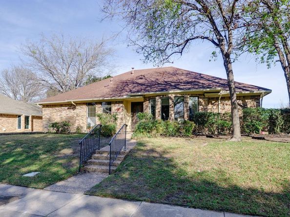 2109  Nob Hill , Carrollton Texas 75006