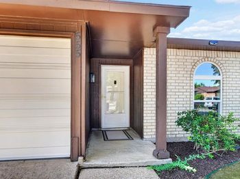 555  Hawthorne Drive 