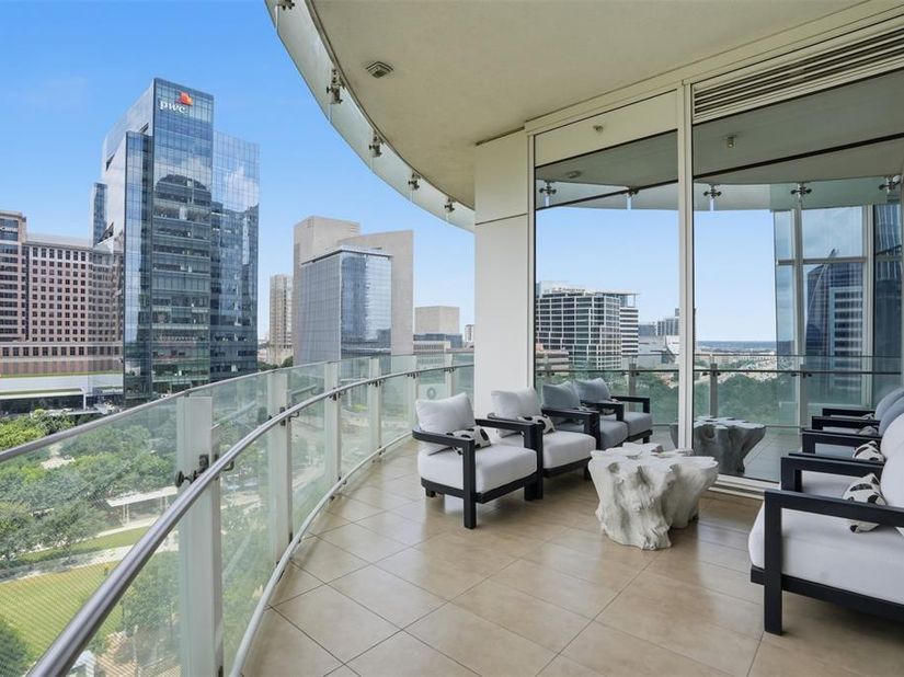 1918  Olive Street  704, Dallas Texas 75201
