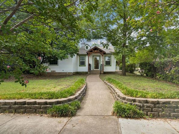 2218  Mountain Lake Road , Dallas Texas 75224