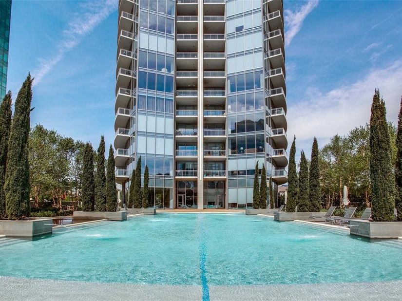 2900  McKinnon Street  2404, Dallas Texas 75201
