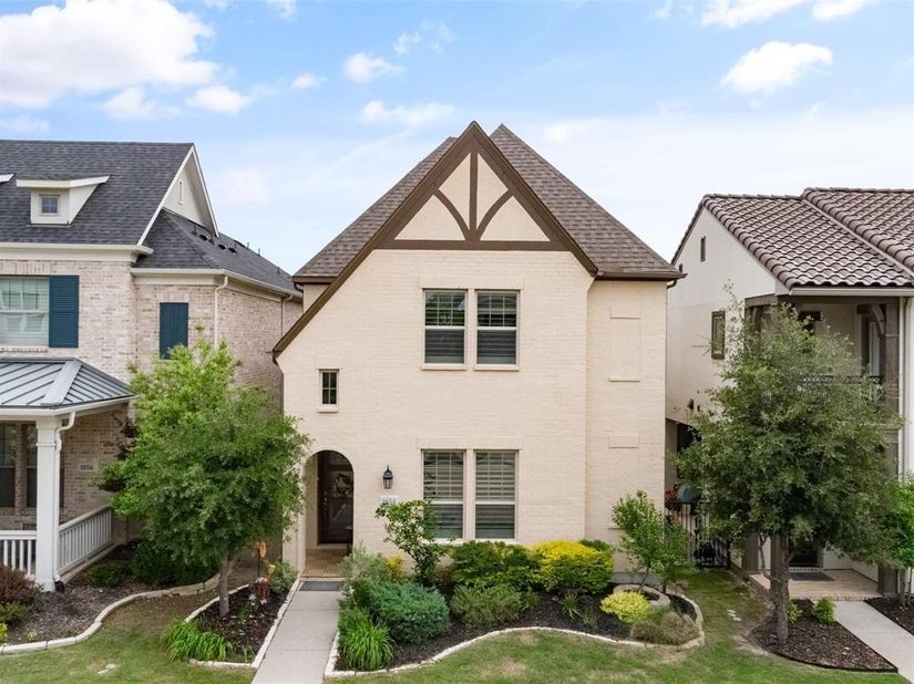 1054  Drew Lane , Allen Texas 75013