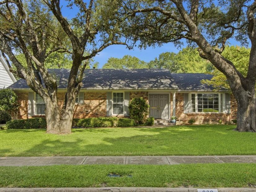 939  Blue Lake Circle , Richardson Texas 75080