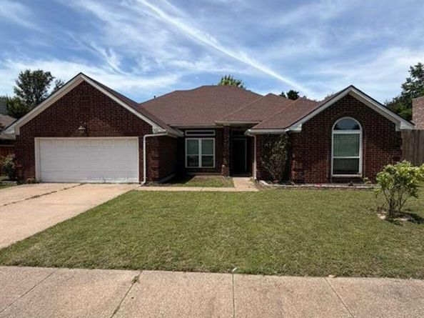 906  busby  , Cedar Hill Texas 75104