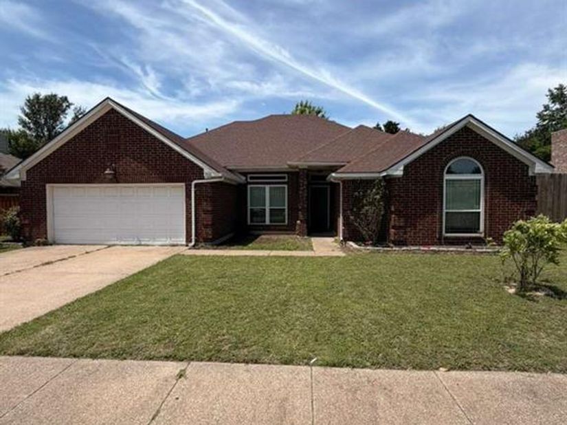906  busby  , Cedar Hill Texas 75104