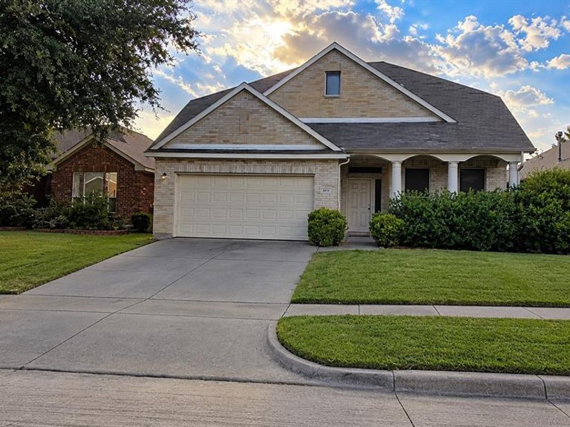 6610  Kinross Drive , Arlington Texas 76002