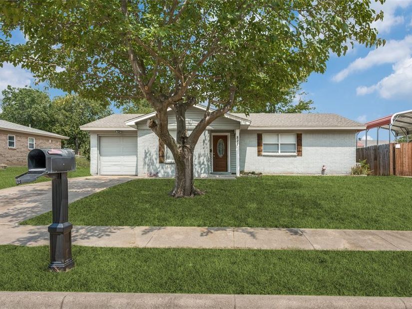 821 E Glendale St.  , Crowley Texas 76036