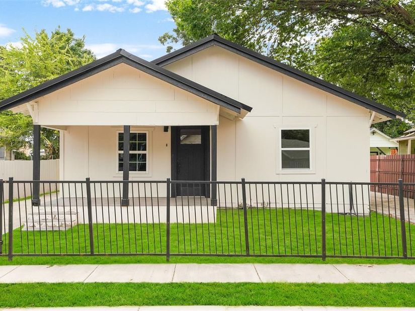 2520  Dell Street , Fort Worth Texas 76111