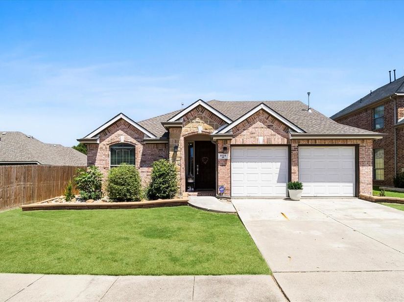 809  Cauble Drive , Fate Texas 75087