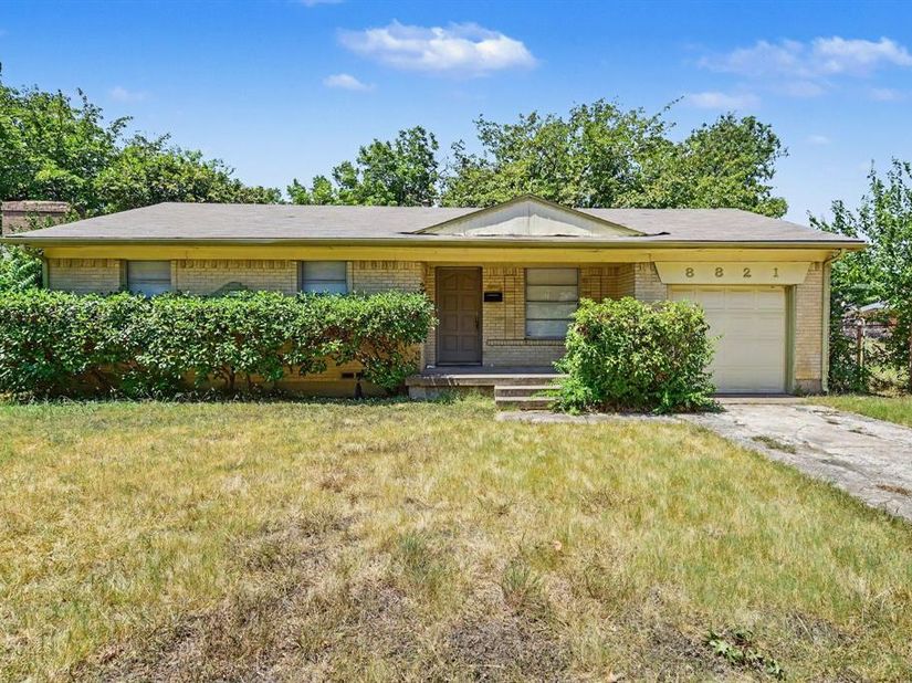8821  Rustown Drive , Dallas Texas 75228