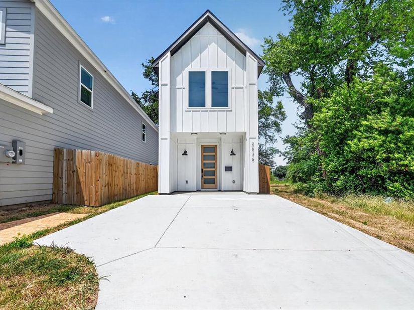 2835  Macon Street , Dallas Texas 75215