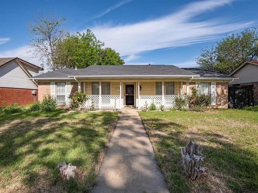 1017  Mill River Drive , Garland Texas 75043