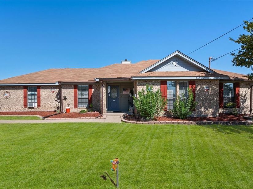 649 E Reindeer Road , Lancaster Texas 75146