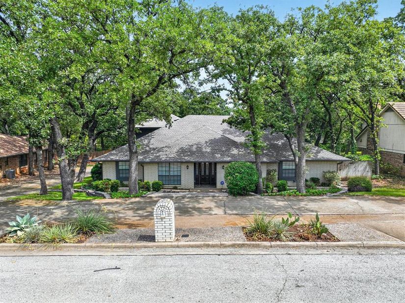 2201  Adams Drive , Arlington Texas 76011