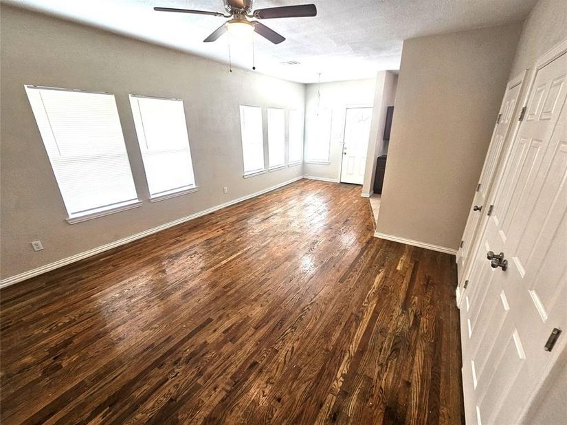1921 & 1923 & 1925 & 1927 W 10th Street , Dallas Texas 75208