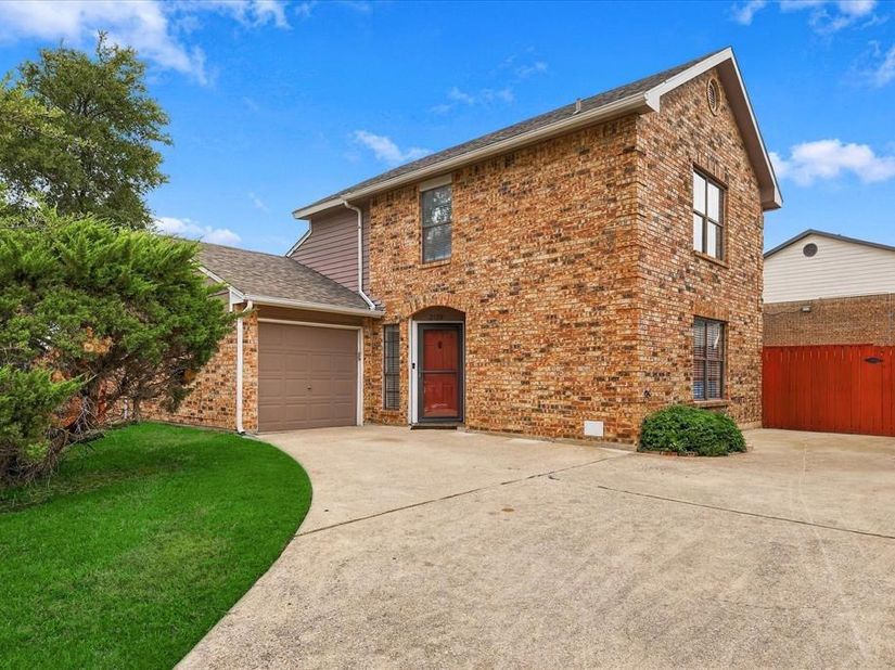 3136  Harbinger Lane , Dallas Texas 75287