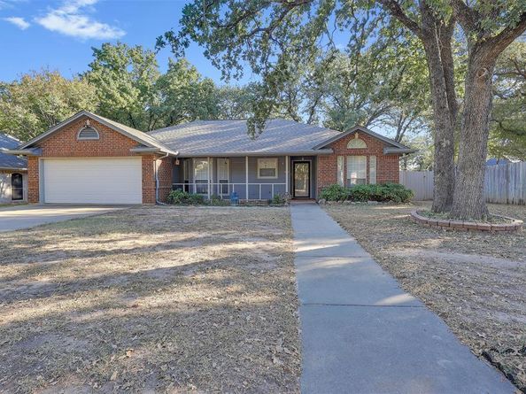 1108  Pine Ridge Drive , Azle Texas 76020