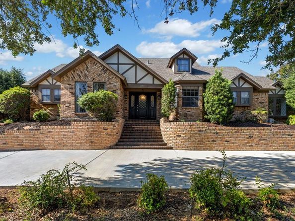 2813 S Country Club Road , Garland Texas 75043