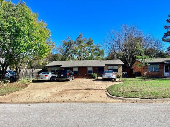 303  Elliott Street , Arlington Texas 76013