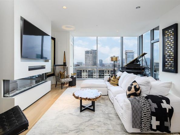 2200  Victory Avenue  2401, Dallas Texas 75219