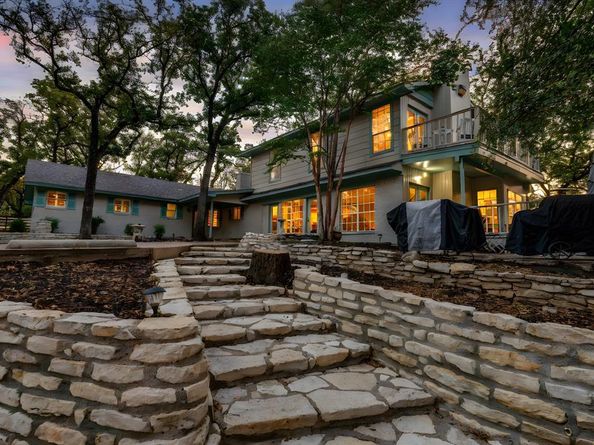 2715  Green Oaks Boulevard , Arlington Texas 76017