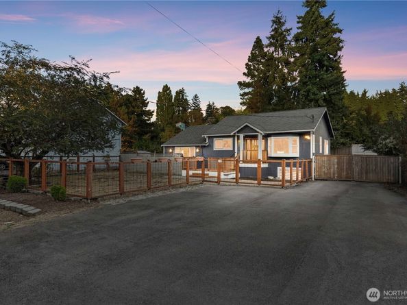 11086 25th Avenue SW, Seattle WA 98146