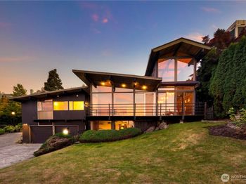 3653 W Commodore Way