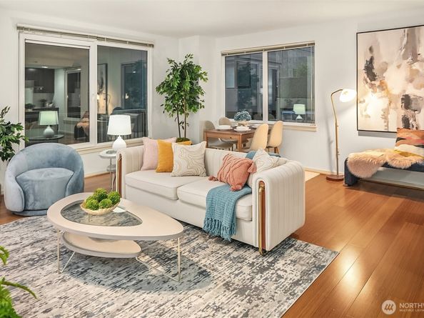 76 Cedar St 405, Seattle WA 98121