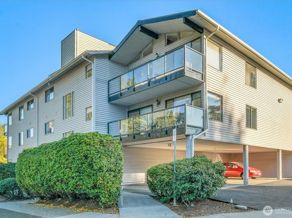 2562 Thorndyke Avenue W 104, Seattle WA 98199