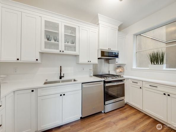 10042 Main Street 203, Bellevue WA 98004