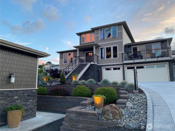 7940 Beach Drive E, Port Orchard WA 98366