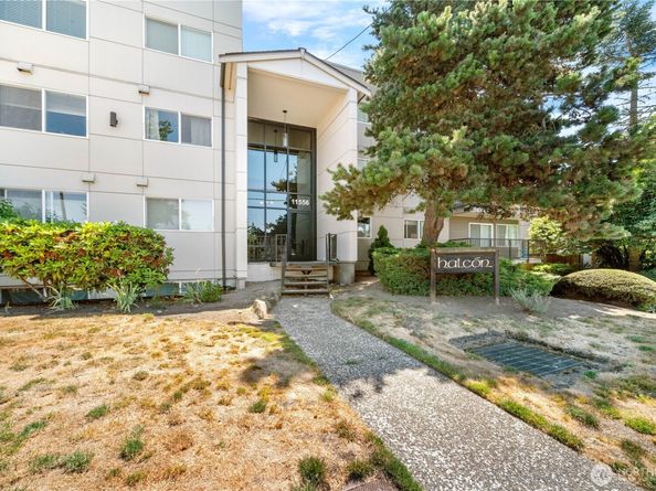 11556 Greenwood Avenue N 105, Seattle WA 98133