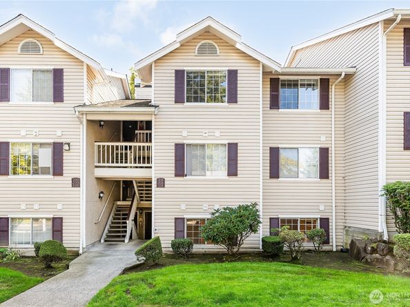 19230 Forest Park Drive NE J131, Lake Forest Park WA 98155