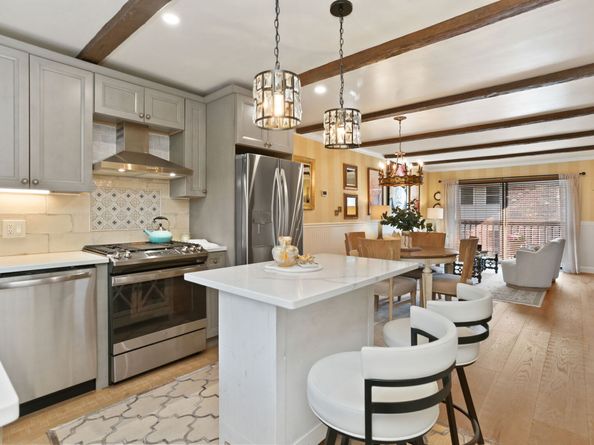 376 Knapps Highway 376, Fairfield CT 06825