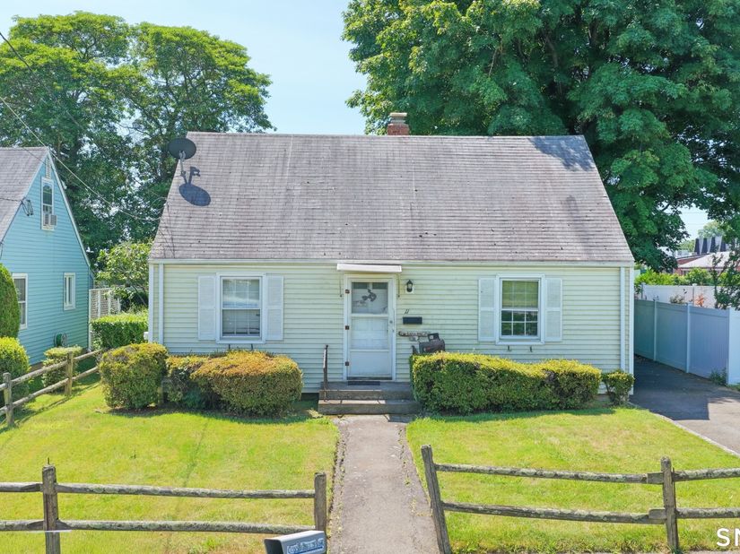 11 Redfield Road, Fairfield CT 06824