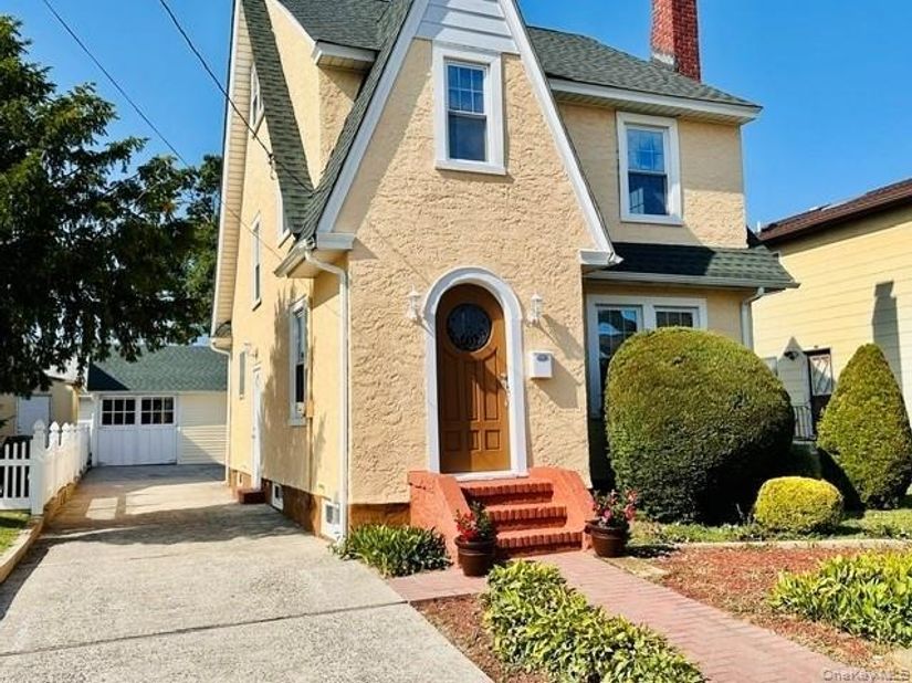 1424 Kiefer Avenue, Elmont NY 11003