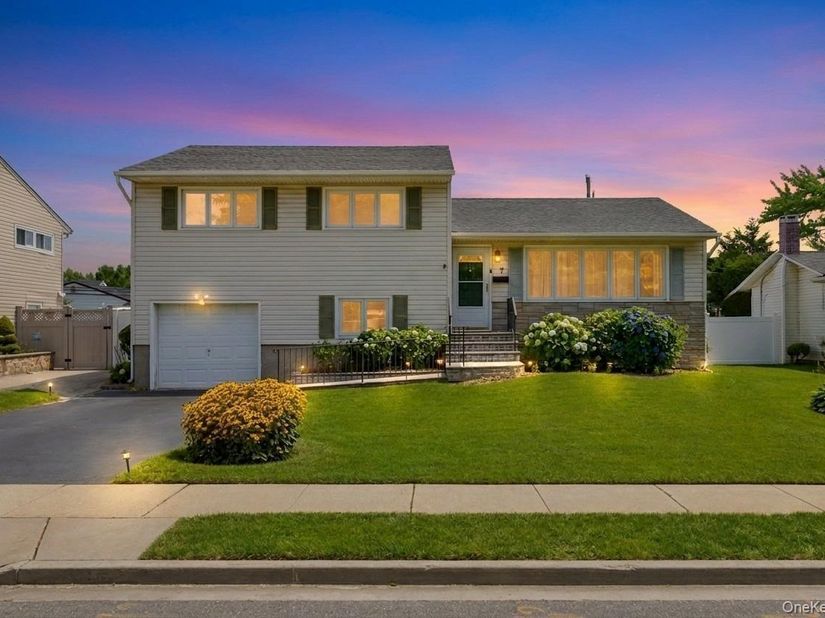 7 Primrose Avenue, Hicksville NY 11801