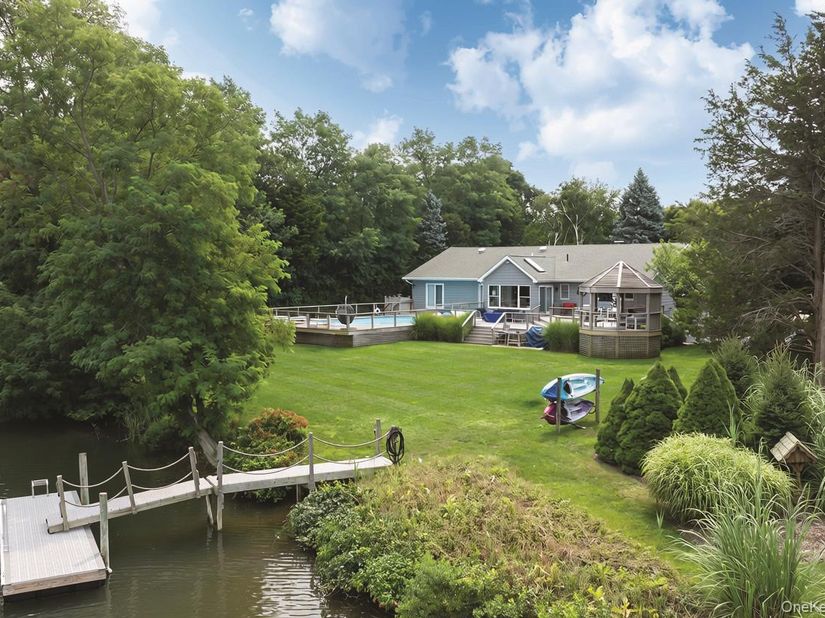 225 Lakeside Drive S, Southold NY 11971